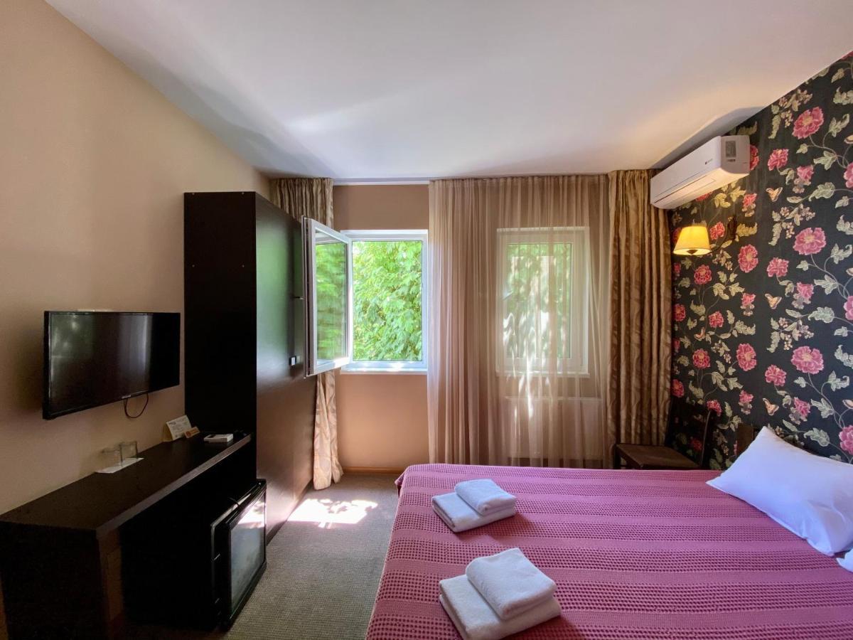 Gosti Hotel Odessa Ngoại thất bức ảnh